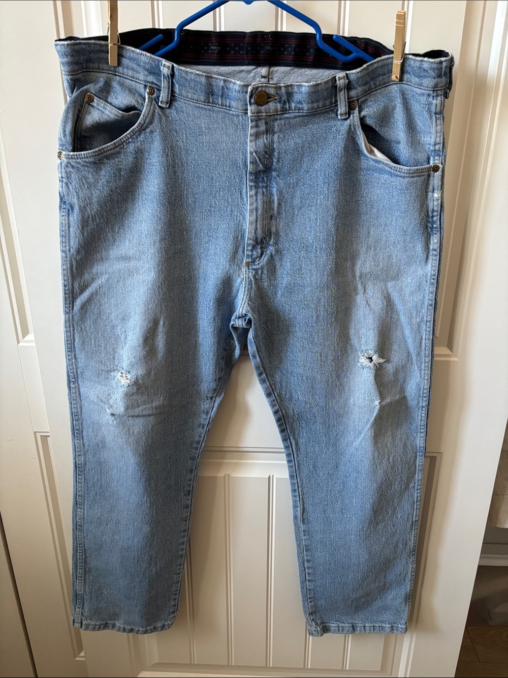 Wrangler Light Blue Relaxed Fit Men's Jeans